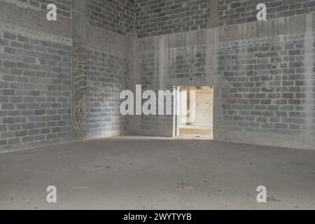 Un interno cinematografico grezzo e infinito Foto Stock