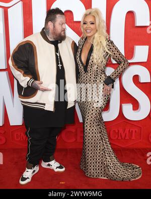 Austin, Stati Uniti. 7 aprile 2024. Jelly Roll e Bunnie Deford arrivano ai CMT Music Awards del 2024 tenuti al Moody Center il 7 aprile 2024 ad Austin, Texas. © Curtis Hilbun/AFF-USA.COM crediti: AFF/Alamy Live News Foto Stock