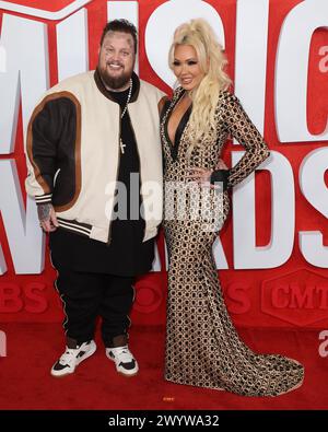 Austin, Stati Uniti. 7 aprile 2024. Jelly Roll e Bunnie Deford arrivano ai CMT Music Awards del 2024 tenuti al Moody Center il 7 aprile 2024 ad Austin, Texas. © Curtis Hilbun/AFF-USA.COM crediti: AFF/Alamy Live News Foto Stock