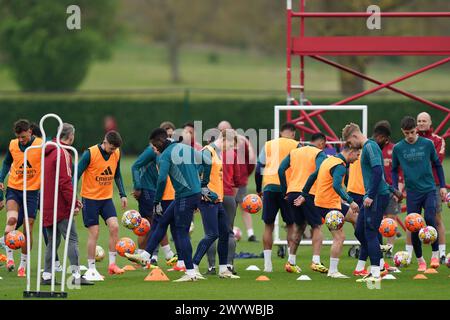 Londra, Colney, Regno Unito. 8 aprile 2024. I giocatori dell'Arsenal durante la sessione di allenamento della squadra dell'Arsenal in vista della partita di calcio della prima tappa di UEFA Champions League contro il Bayern Monaco all'Arsenal FC Training Centre, London Colney, Inghilterra, Regno Unito l'8 aprile 2024 credito: Every Second Media/Alamy Live News Foto Stock