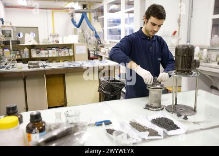 La ricerca di nuovi materiali. Laboratorio di ceramica. Fundacion Inasmet-Tecnalia. Donostia, San Sebastian, Euskadi. Spagna. Foto Stock