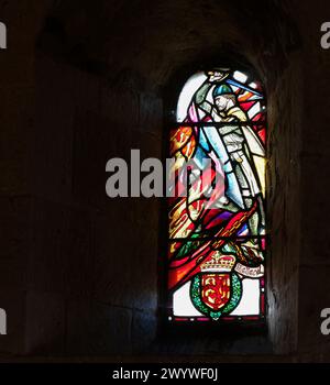 Wallace, re ed eroe guerriero, illustrò le vetrate colorate, la cappella di St Margaret (l'edificio più antico di Edimburgo), il castello di Edimburgo, Scozia. Foto Stock