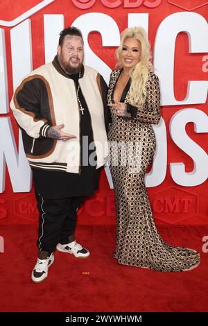 Austin, Stati Uniti. 7 aprile 2024. Jelly Roll e Bunnie Deford arrivano ai CMT Music Awards del 2024 tenuti al Moody Center il 7 aprile 2024 ad Austin, Texas. © Curtis Hilbun/AFF-USA.COM crediti: AFF/Alamy Live News Foto Stock