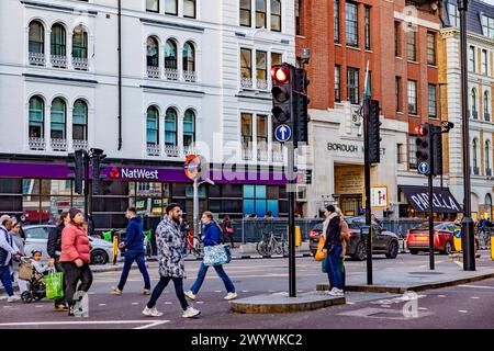 La National Westminster Bank, che opera come NatWest, è una delle principali banche commerciali e al dettaglio del Regno Unito con sede a Londra, in Inghilterra. Foto Stock