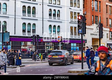 La National Westminster Bank, che opera come NatWest, è una delle principali banche commerciali e al dettaglio del Regno Unito con sede a Londra, in Inghilterra. Foto Stock