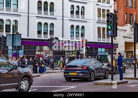 La National Westminster Bank, che opera come NatWest, è una delle principali banche commerciali e al dettaglio del Regno Unito con sede a Londra, in Inghilterra. Foto Stock