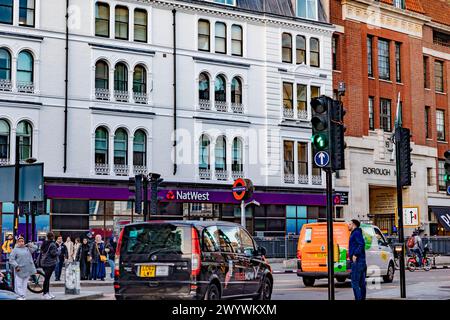 La National Westminster Bank, che opera come NatWest, è una delle principali banche commerciali e al dettaglio del Regno Unito con sede a Londra, in Inghilterra. Foto Stock