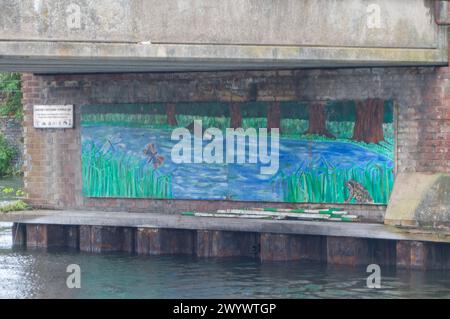 Harefield, Regno Unito. 4 aprile 2024. Un murale vicino al Grand Union Canal a Harefield, Uxbridge. Crediti: Maureen McLean/Alamy Foto Stock