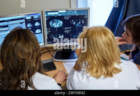 Comitato di tumori, Oncologia, sessione clinica, ospedale Donostia, San Sebastian, Gipuzkoa, Paesi Baschi, Spagna. Foto Stock