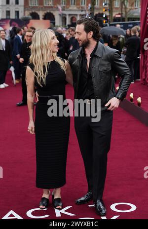 Sam Taylor-Johnson (a sinistra) e Aaron Taylor-Johnson assistono alla prima mondiale di Back to Black di Sam Taylor-Johnson, all'Odeon Luxe di Londra. Data foto: Lunedì 8 aprile 2024. Foto Stock