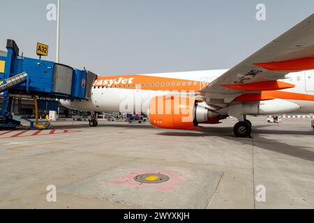 EasyJet Airbus A321, Aeroporto di Atene, Grecia, Europa. Foto Stock