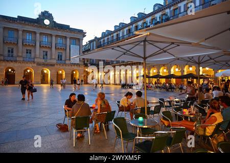 Plaza de la Constitucion. Parte vieja. Città vecchia. Donostia. San Sebastian. Paesi Baschi. Spagna. Foto Stock