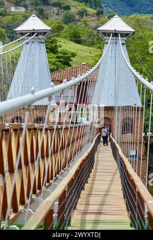West Bridge, Cauca River, Santa Fe de Antioquia, Antioquia, Colombia, Sud America. Foto Stock