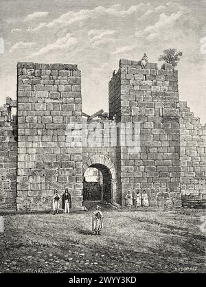 Salomon Door, Tebessa. Provincia di Orano, Algeria. Africa. Disegno di H. Catenacci. Tébessa e i suoi monumenti di Antoine Héron de Villefosse (1845 - 1919) le Tour du Monde 1880 Foto Stock