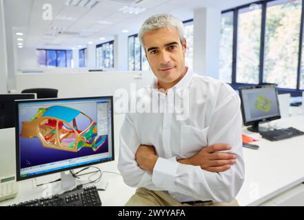 Ingegnere industriale. Avanzati di simulazione di strutture leggere per l'industria dei trasporti. Paese basco. Spagna. Foto Stock