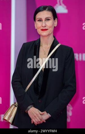 Cannes, Francia. 8 aprile 2024. Ovidie partecipa al Pink Carpet come parte del 7° CannesSeries International Festival di Cannes, Francia, l'8 aprile 2024. Foto di Aurore Marechal/ABACAPRESS.COM credito: Abaca Press/Alamy Live News Foto Stock