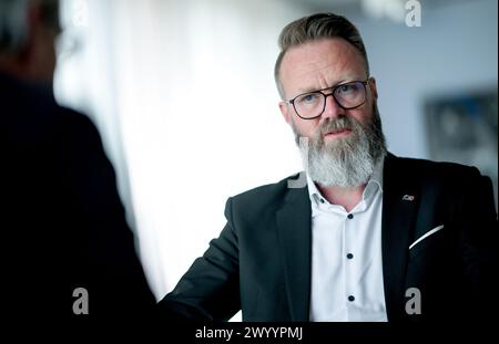 Berlino, Germania. 8 aprile 2024. Claus Ruhe Madsen (CDU), ministro dell'economia, dei trasporti, del lavoro, della tecnologia e del turismo dello Schleswig-Holstein, parla in un'intervista con la dpa. Crediti: Britta Pedersen/dpa/Alamy Live News Foto Stock