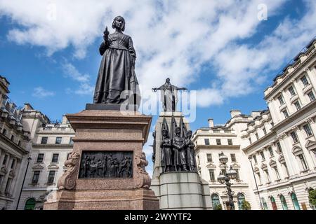 Statua di Florence Nightingale e Crimea War Memorial, Waterloo Place, Londra, Regno Unito Foto Stock