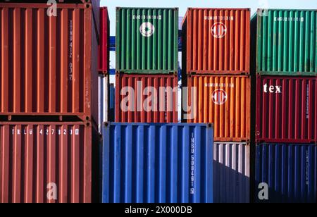 Container di carico. Porto di Bilbao. Spagna. Foto Stock