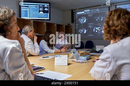 Comitato di tumori, Oncologia, sessione clinica, ospedale Donostia, San Sebastian, Gipuzkoa, Paesi Baschi, Spagna. Foto Stock