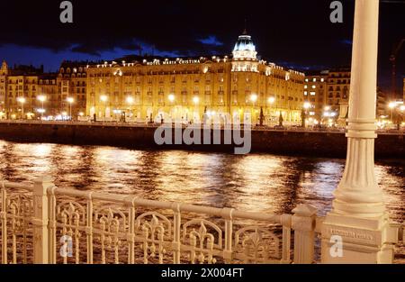 María Cristina Hotel e fiume Urumea. San Sebastián. Euskadi. Spagna. Foto Stock