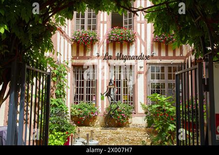 Ristorante la Mignardise, Rue de la Madeleine, Troyes, regione Champagne-Ardenne, dipartimento Aube, Francia, Europa. Foto Stock