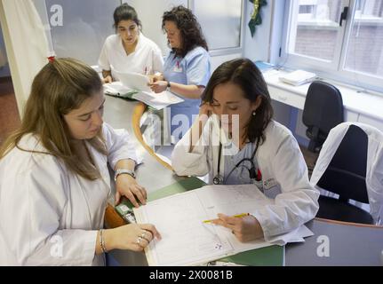 Scrivania di controllo, DSU (Day Surgery Unit). Hospital de Zumarraga, Gipuzkoa, Euskadi, Spagna. Foto Stock