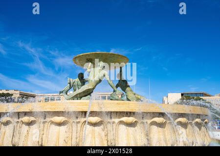 La Valletta, Malta, 3 aprile 2024. la fontana dei tritoni nel centro storico della città Foto Stock