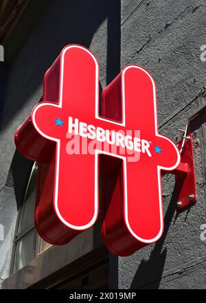 Insegna con il logo Hesburger sulla facciata del ristorante a Sofia, Bulgaria, Europa orientale, Balcani, UE Foto Stock
