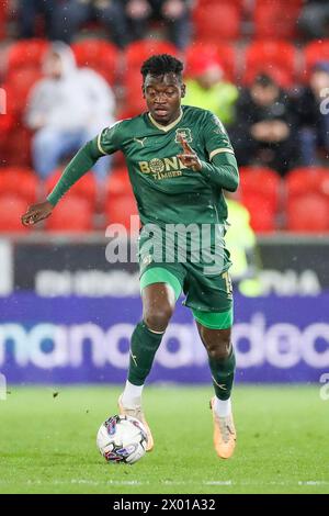 Rotherham, Regno Unito. 5 aprile 2024. Plymouth Argyle attaccante Mustapha Bundu (15) in azione il Rotherham United FC contro Plymouth Argyle FC all'Aesseal New York Stadium, Rotherham, Inghilterra, Regno Unito il 5 aprile 2024 Credit: Every Second Media/Alamy Live News Foto Stock