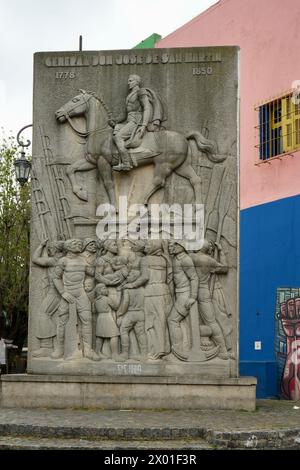 Monumento in cemento a bassorilievo al generale Don Jose de San Martin. Foto Stock