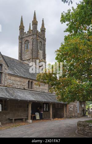 La chiesa di St Pancras del XIV secolo, nota come "Cathedral in the Moors", nel cuore di Dartmoor a Widecombe in the Moor, Dartmoor, Devon, Inghilterra, Regno Unito Foto Stock
