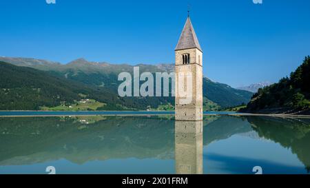 Il campanile sommerso del Lago di Resia in alto Adige Foto Stock