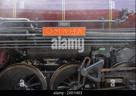 La locomotiva a vapore di Omaha, in preparazione a lasciare la stazione ferroviaria di Paignton, Paignton, Devon, Inghilterra, Regno Unito. Foto Stock