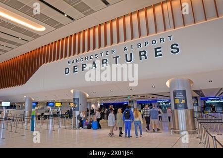 Aeroporto di Manchester Terminal 2 sala partenze, Inghilterra, Regno Unito. Foto Stock