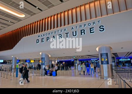 Aeroporto di Manchester Terminal 2 sala partenze, Inghilterra, Regno Unito. Foto Stock