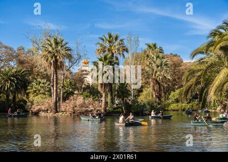 Bötchen fahren im Park la Ciutadella Parc de la Ciutadella in der Altstadt von Barcelona, spagnolo Barcellona Katalonien Spanien *** gite in barca a la ci Foto Stock