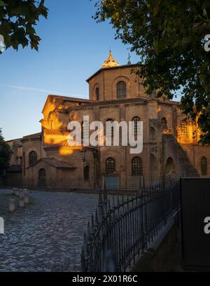 Basilica di San vitale al mattino, uno dei più importanti esempi di arte bizantina paleocristiana in Europa, costruita nel 547, Ravenna, Italia Foto Stock