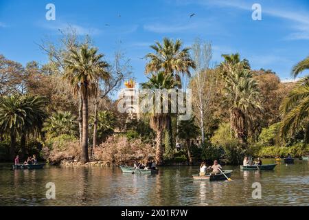 Bötchen fahren im Park la Ciutadella Parc de la Ciutadella in der Altstadt von Barcelona, spagnolo Barcellona Katalonien Spanien *** gite in barca a la ci Foto Stock