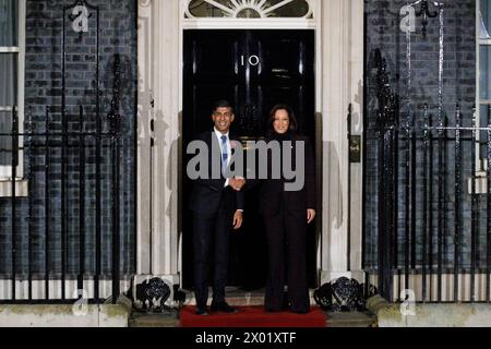 [MccLi0006310] il Vice Presidente degli Stati Uniti Kamala Harris visita Downing Street questo pomeriggio. Il primo ministro britannico Rishi Sunak lo riceve Foto Stock