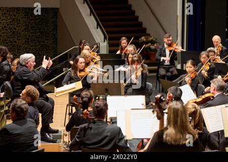 Abschiedskonzert von Professor Mathias Breitschaft mit dem Staatsorchester Rheinische Philharmonie in der Rhein-Mosel-HalleMusik-Institut Koblenz, Professor Mathias Breitschaft Abschiedskonzert Professor Mathias Breitschaft *** Concerto di addio del professor Mathias Breitschaft con la Rheinische Philharmonie State Orchestra nel Rhein Mosel Institut Musel, Hallesik Musik Musik Musik Musik Muitschaft concerto di addio del professor Mathias Breitschaft del professor Mathias Breitschaft FREY 20240405018.JPG Foto Stock