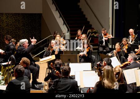 Abschiedskonzert von Professor Mathias Breitschaft mit dem Staatsorchester Rheinische Philharmonie in der Rhein-Mosel-HalleMusik-Institut Koblenz, Professor Mathias Breitschaft Abschiedskonzert Professor Mathias Breitschaft *** Concerto di addio del professor Mathias Breitschaft con la Rheinische Philharmonie State Orchestra nel Rhein Mosel Institut Musel, Hallesik Musik Musik Musik Musik Muitschaft concerto di addio del professor Mathias Breitschaft del professor Mathias Breitschaft FREY 20240405013.JPG Foto Stock