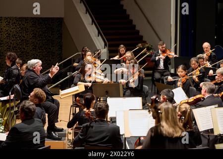 Abschiedskonzert von Professor Mathias Breitschaft mit dem Staatsorchester Rheinische Philharmonie in der Rhein-Mosel-HalleMusik-Institut Koblenz, Professor Mathias Breitschaft Abschiedskonzert Professor Mathias Breitschaft *** Concerto di addio del professor Mathias Breitschaft con la Rheinische Philharmonie State Orchestra nel Rhein Mosel Institut Musel, Hallesik Musik Musik Musik Musik Muitschaft concerto di addio del professor Mathias Breitschaft del professor Mathias Breitschaft FREY 20240405014.JPG Foto Stock