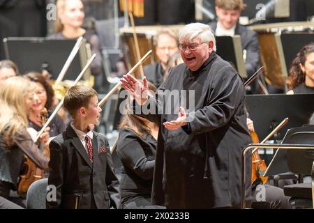 Abschiedskonzert von Professor Mathias Breitschaft mit dem Staatsorchester Rheinische Philharmonie in der Rhein-Mosel-HalleMusik-Institut Koblenz, Professor Mathias Breitschaft Abschiedskonzert Professor Mathias Breitschaft *** Concerto di addio del professor Mathias Breitschaft con la Rheinische Philharmonie State Orchestra nel Rhein Mosel Institut Musel, Hallesik Musik Musik Musik Musik Muitschaft concerto di addio del professor Mathias Breitschaft del professor Mathias Breitschaft FREY 20240405039.JPG Foto Stock