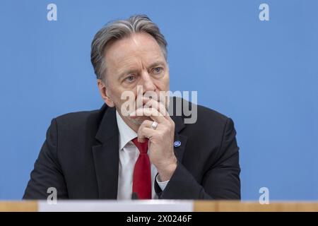 Holger Muench, Praesident des Bundeskriminalamtes, aufgenommen im Rahmen der Bundespressekonferenz zur Vorstellung der Polizeilichen Kriminalstatistik 2023 a Berlino, 09.04.2024. Berlin Deutschland *** Holger Muench, Presidente dell'Ufficio federale di polizia criminale, registrato alla Conferenza stampa federale sulla presentazione delle statistiche sulla criminalità di polizia 2023 a Berlino, 09 04 2024 Berlino Germania Copyright: xLorenzxHuterxphotothek.dex Foto Stock