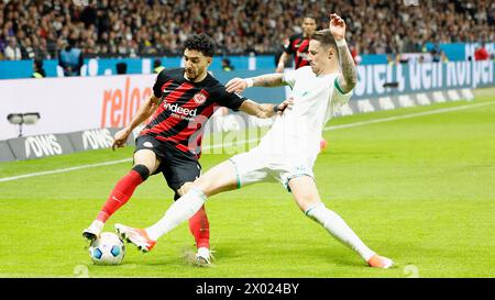 f.l. Omar Marmoush (Eintracht Frankfurt, 7) e Marco Friedl (SV Werder Brema, 32). 05.04.2024, Fussball, Bundesliga, Eintracht Francoforte - SV Werd Foto Stock