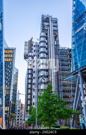 Londra, Regno Unito - 20 maggio 2023: L'edificio Lloyd's, situato nel principale quartiere finanziario di Londra, è un esempio di radicale Foto Stock