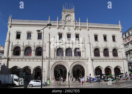 La stazione ferroviaria di Rossio è una stazione ferroviaria di Lisbona, Portogallo, situata in piazza Rossio. Foto Stock