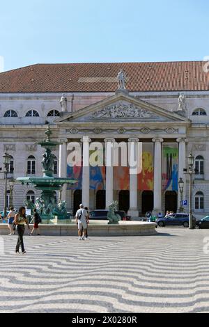 Il Teatro Nazionale della Regina Maria II è un teatro di Lisbona, Portogallo. Il teatro storico è uno dei luoghi più prestigiosi del Portogallo e si trova in piazza Rossio, nel centro della città. Foto Stock