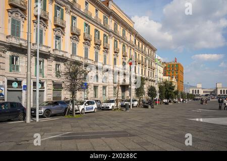 Edifici in Piazza Municipio. Campania, Napoli Italia. Foto Stock